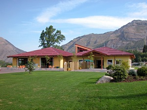 Centro Polisportivo con Piscina